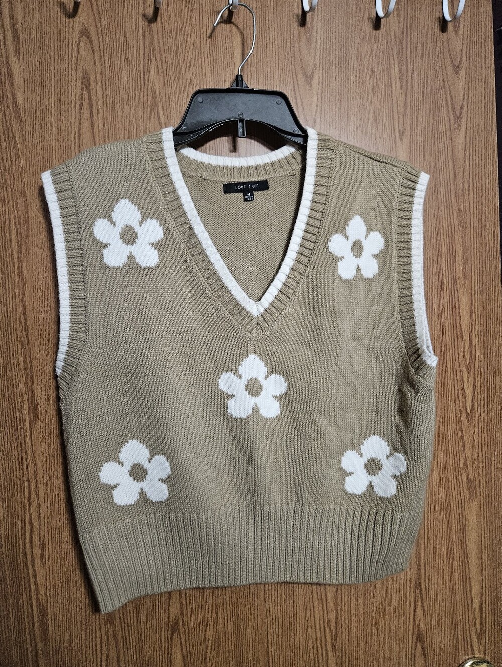 Love Tree Womens Knit Sweater Vest Tan Daisys Cottagecore Size Medium!